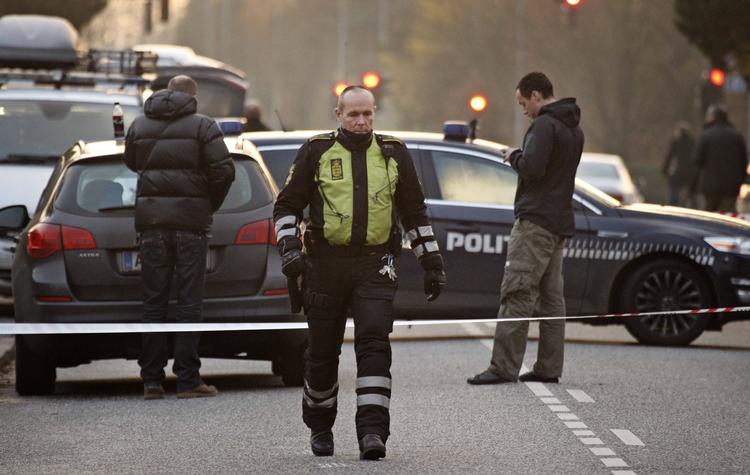 gerningssted. Politiet på Frederiksdalsvej i Virum i fredags, hvor den 41-årige Heidi Abildskovs blev fundet dræbt af knivstik. 