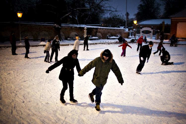 Issjov. 24. november åbner skøjtebanen ved Frederiksberg Have. Så det er bare om at få slebet klingerne. 