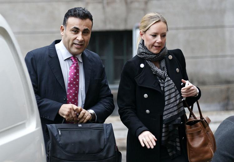 Byretten. Naser Khader fortalte i byretten i dag, at Se &amp; Hørs artikler om, at der er udført sort arbejde på hans bopæl har påvirket ham mere end de mange trusler om vold, han har modtaget gennem årene. 