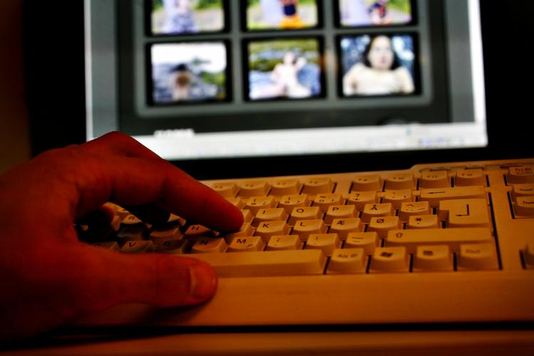 Retsforbehold. Danmark risikerer at ryge ud af fælles samarbejdet om blandt andet at bekæmpe børneporno på tværs af EU's grænser. 