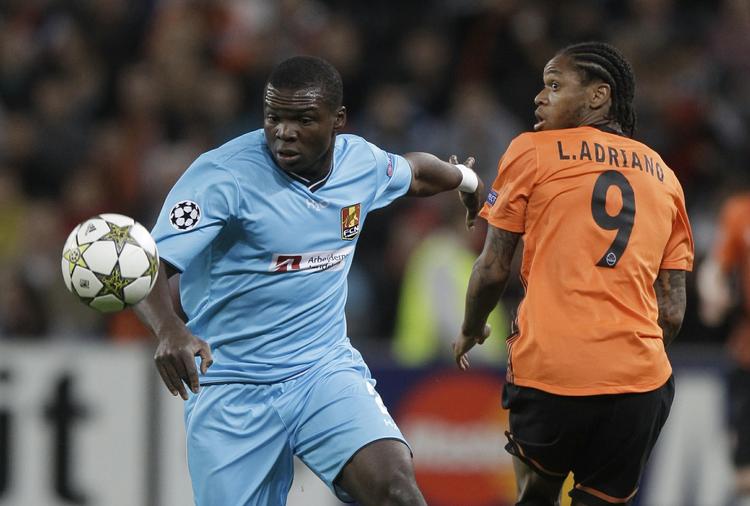 eftertragtet. Jores Okore (tv) er højt på ønskelisten i flere store klubber. 