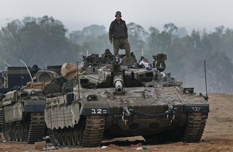 Ufred. Israelske kampvogne på grænsen til Gazastriben. 