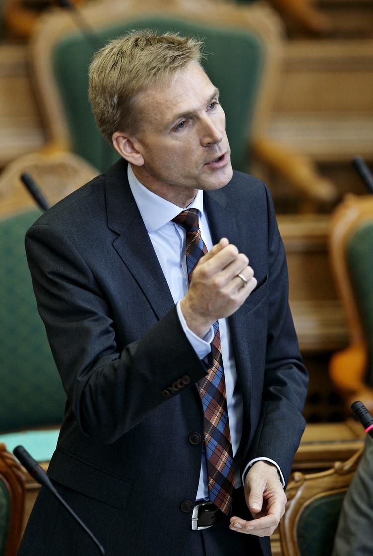 TVIVL. Dansk Folkepartis formand Kristian Thulesen Dahl har ikke tillid til, at finansminister Bjarne Corydon (S) har ageret inden for reglerne i forbindelse med forvaltningen af ejerskabet i statsejede virksomheder. 