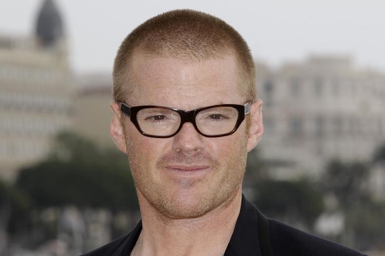 stjernekok. Heston Blumenthal er taget til Hongkong, hvor han har identificeret ligene af sine to medarbejdere. 