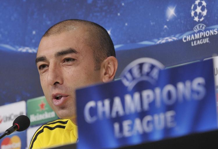 ude. Chelsea FC skal finde en ny træner, efter fyringen af Roberto di Matteo. den tidligere Barcelona-træner Pep Guardiola har tidligere været nævnt i forbindelse med trænersædet i London-klubben. 