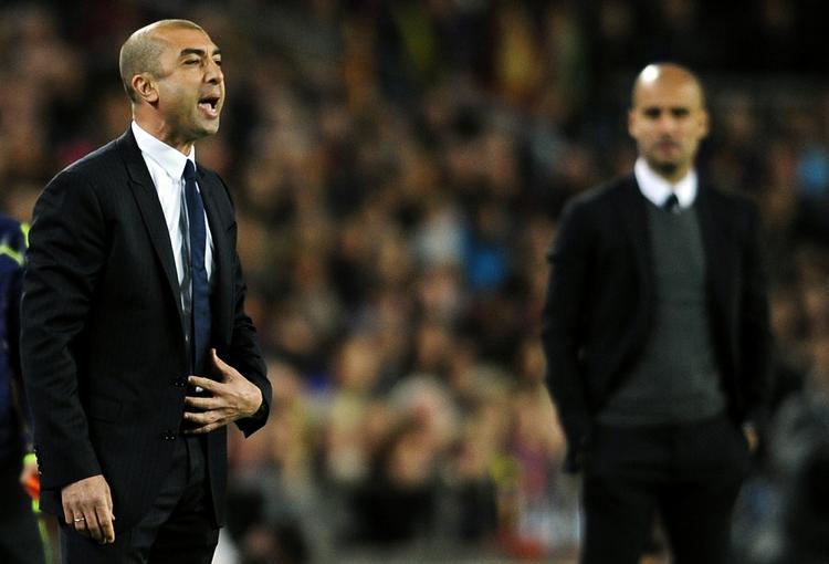 skiftedag. Roberto Di Matteo (tv) på sidelinjen ved siden af den træner, Pep Guardiola, som nogle spekulerer i som næste Chelsea-træner. 