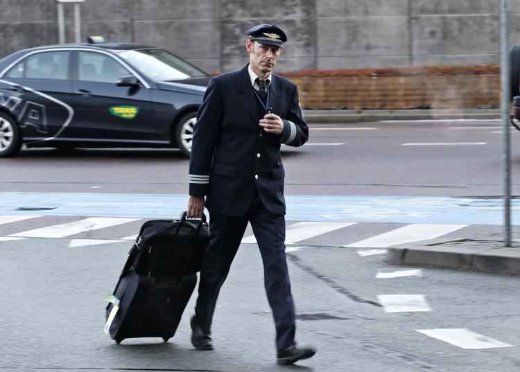 opsøgende. Den danske regering med Bjarne Corydon i spidsen kontaktede de ansattes repræsentanter under de højspændte forhandlinger med SAS-ledelsen. Både kabinepersonalet og piloterne blev kontaktet. 