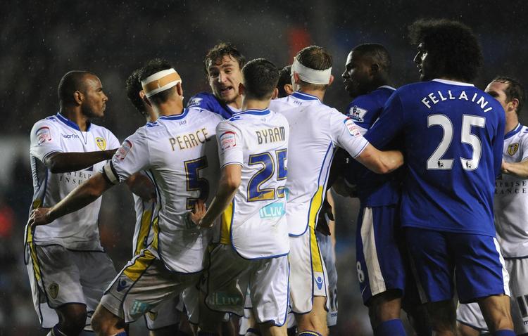 solgt. Spillere fra Leeds United (i hvidt) i kamp mod Everton i en pokalkamp i september i år på hjemmebanen Elland Road. 