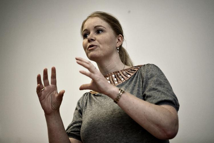 Snak. Kultur- og fritidsborgmester Pia Allerslev (V) opfordrer borgere til at gå i dialog med de barer, der skaber støj i deres gader. 