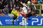 Saksescoring. Franske Phillippe Mexes er ikke kendt for at lave mange mål. Men her laver han et, som vil blive bemærket. 
