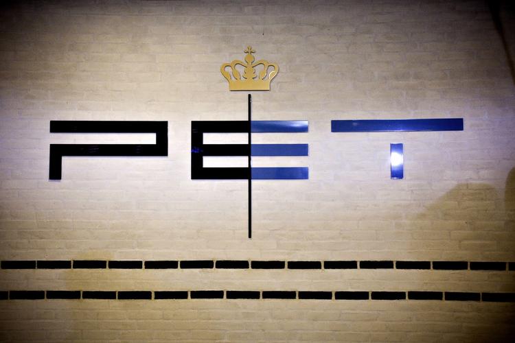 Flere politikere ønsker mere kontrol med PET, der kritiseres for sin rolle i jagten på terrorlederen Anwar al-Awlaki. 
