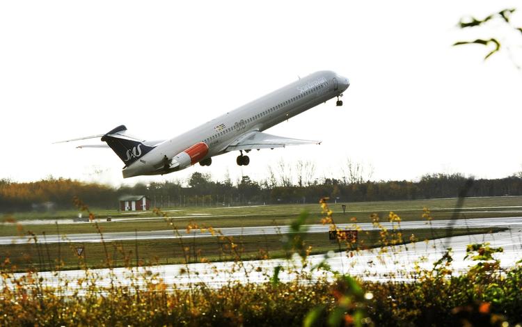 FLYVENDE. I går var SAS på vingerne som sædvanelig, men under forhandlingerne om en spareplan frygtede selskabet, at det snart ville være slut. 