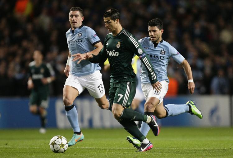 toer. Cristiano Ronaldo (midt) og de andre Real Madrid-spillere sendte de engelske mestre fra Manchester City ud af Champions League onsdag aften. 