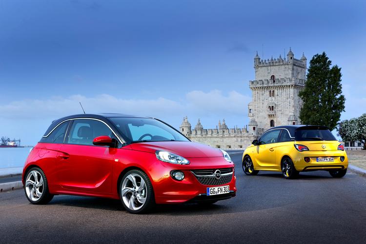 ensartet. Indtil videre er der grænser for variationen, når det gælder Opel Adams karrosseri. Bilen kan nemlig kun fås tredørs, men en cabriolet skulle blive præsenteret til foråret. Bilen måler 3,70 meter. 