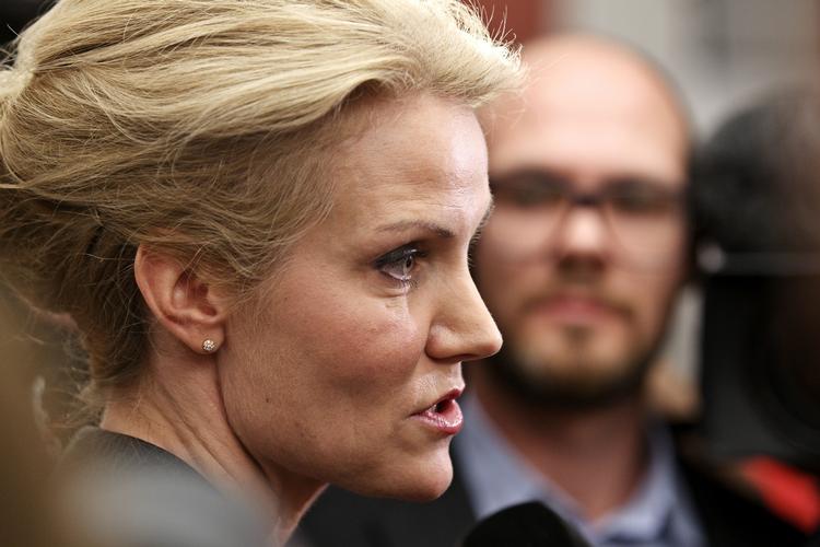 TÅLMODIG. Helle Thorning-Schmidt er klar til at investere i ekstra skjorter, hvis EU-topmødet skulle trække ud. 