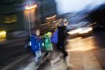 SKOLESUND. Børn skal have mindst en times fysisk aktivitet om dagen. Start med at lade dem gå til skole og find links til flere aktiviteter her. 