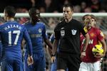 Beskyldning. Dommer Clattenburg blev beskyldt for at bruge upassende sprog mod Chelseas mørklødede nigerianske spiller John Obi Mike. 