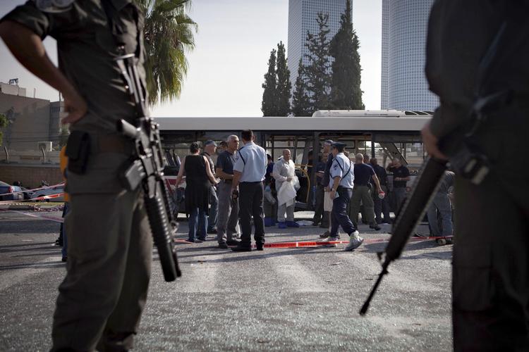 Terror. Flere blev hårdt såret ved eksplosionen i en bybus forleden i det centrale Tel Aviv. 