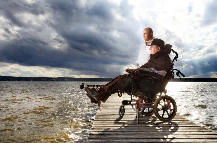 Parløb.  Da Abdel blev handikaphjælper for Philippe, var de begge fortabte. Den ene kriminel indvandrer, den  anden lam milliardær. Men sammen kom de op af hullet, og i dag ses de ofte som gode venner. Foto: Scanbox 