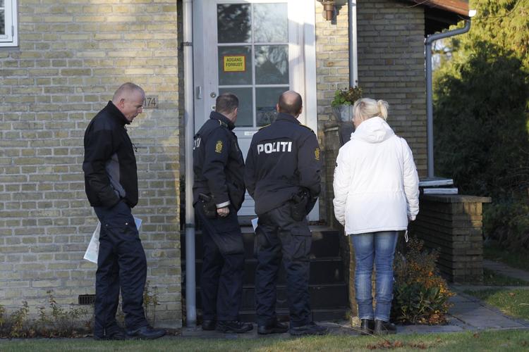 Efterforskning. Politiet er stadig i gang med efterfroskningen i familien Abildskovs hus på Frederiksdalsvej i Virum. 