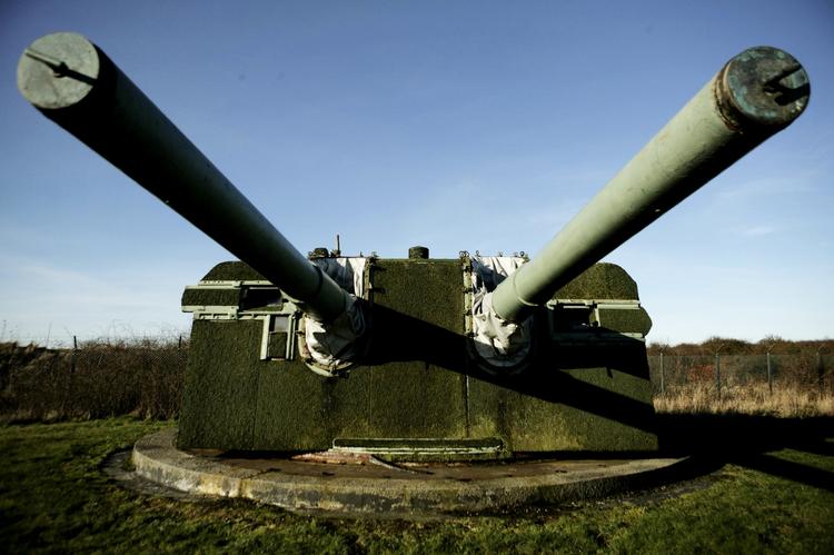 underjordisk. Stevnsfortet ligger 18 meter under jorden ved Stevns Klint og åbnede for offentligheden i 2000. 