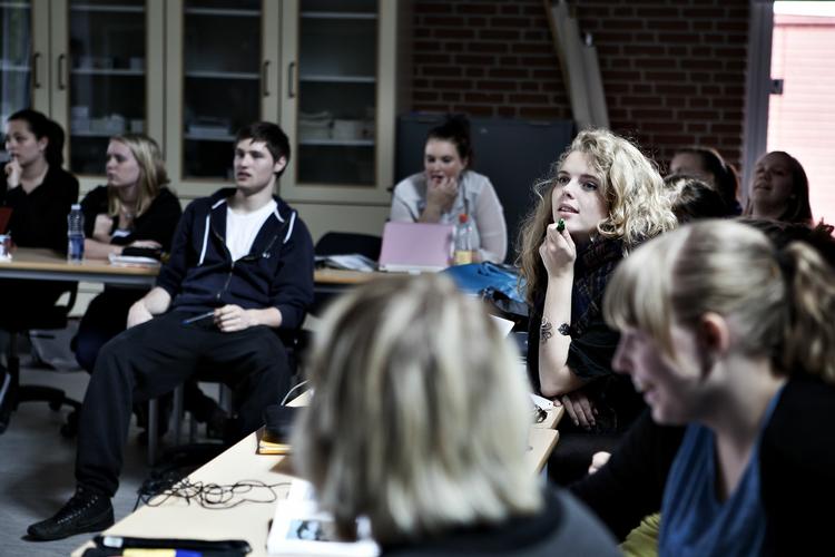 Luft. Gymnasieeleverne har siden sommerferien haft en langt bedre garanti for, at de ikke har alt for mange klassekammerater. 