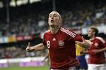 nedrivning. Thomas Kahlenberg har scoret til 1-0 i en sjælden dansk sejr mod de blå-gule på Råsunda Stadion i Stockholm. 