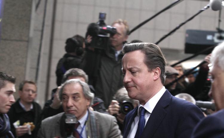 Sparekrav. David Cameron intensiverer jagten på eurokraterne i budgetforhandlingerne. 