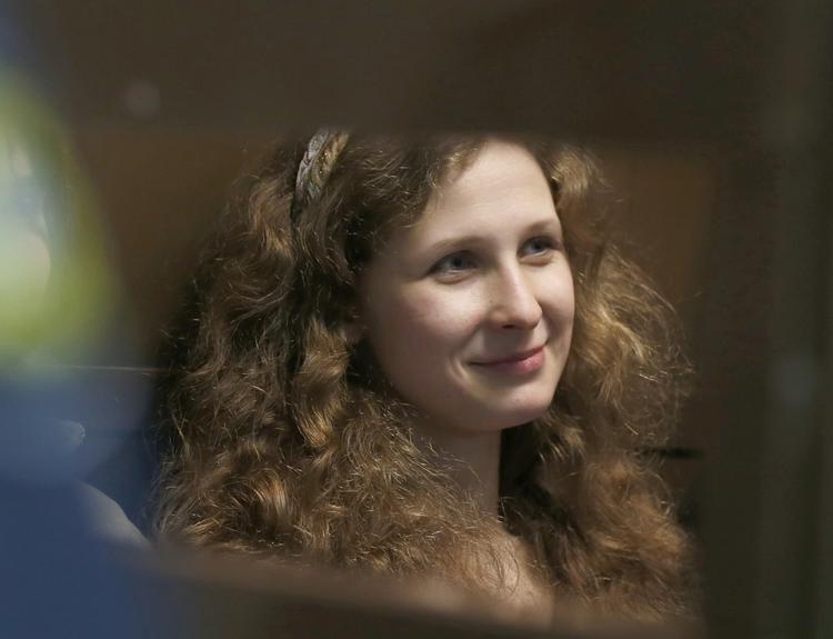Isolation. Maria Alekhina er gået i isolation fordi hun er raget uklar med sine medfanger. 