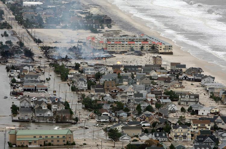 Smadret. Stormen Sandy har ødelagt huse og lavet store skader på transportnettet i New Jersey. 