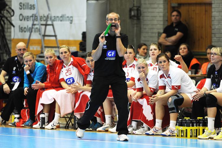 nederlag. For første gang siden OL tabte Jan Pytlicks håndboldkvinder en kamp, da Frankrig vandt 35-33. 