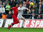 Teenagemøde. 17-årige Raheem Sterling fra Liverppol og 19-årige Ben Davies fra Swansea fik hver et point med fra Premier League-kampen. 