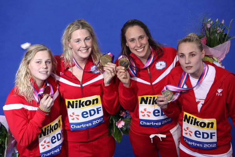 MEDALJEREGN. EM sluttede med Danmarks medalje nummer 12, da Pernille Blume, Jeanette Ottesen, Rikke Møller Pedersen og Kristina Thomsen vandt 4x50 meter medley. 