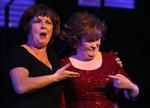 Profil. Susan Boyle (t.h.) ses her med skuespilleren Elaine Smith i musicalen 'I Dreamed A Dream'. 