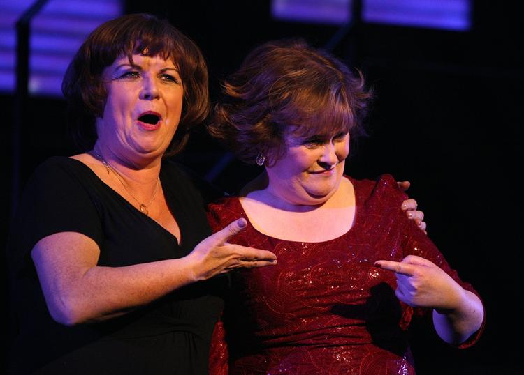 Profil. Susan Boyle (t.h.) ses her med skuespilleren Elaine Smith i musicalen 'I Dreamed A Dream'. 