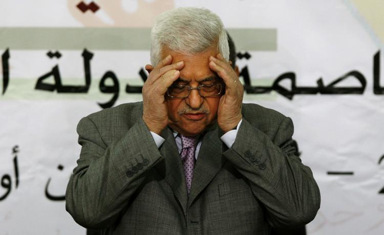 klemt. Det palæstinensiske selvstyres præsident Mahmoud Abbas, er klemt inde mellem Hamas og Israel som begge er enige om at afvise Abbas' budskab om forhandling og fred 