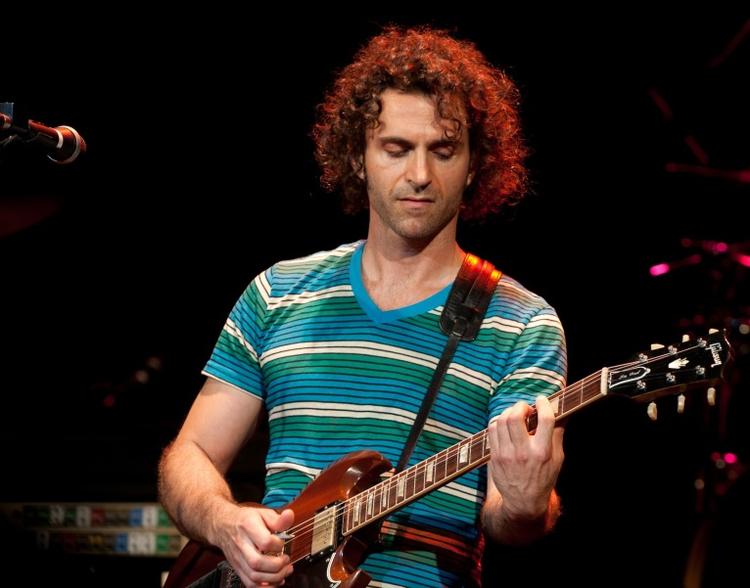 Tribute. Dweezil Zappa har turneret med 'Zappa Plays Zappa' siden 2006. 