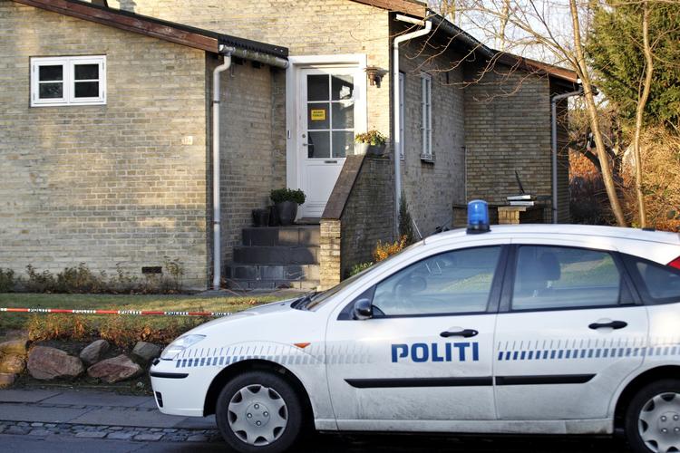 Gerningssted. Politifolk på drabsstedet på Frederiksdalsvej i Virum. 