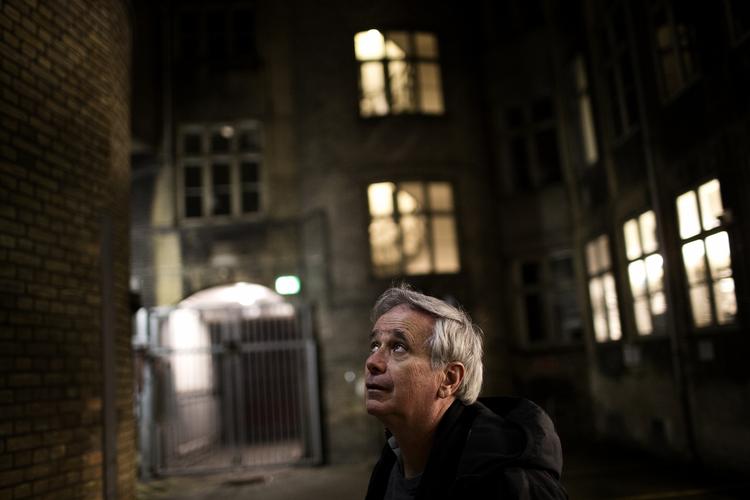 omstridt. Ilan Pappe har modtaget adskillige dødstrusler på grund af sine holdninger til Israels politik over for palæstinenserne. Han er selv født i Haifa i Israel og bor i dag i Storbritannien. 