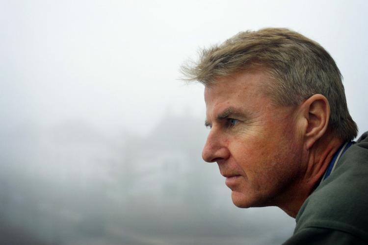 Kursskifte. Finn Østrup kritiserer, at offentligheden ikke kan få indblik i forhandlingerne om bankpakkerne. 