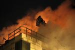 Brand. Flammerne står højt flere steder på den kommende skole på Teglholmen. 