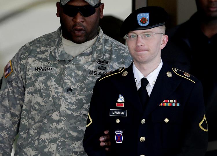 Forræder? 24-årige Bradley Manning står anklaget for den største sikkerhedslækage nogensinde. Hans statur på 157 centimeters har været med til at sætte fokus på den behandling, han har fået under sin fængsling. 