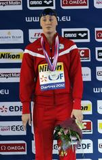 TRÆT. Ved EM i Chartres lå løbene så tæt, at Jeanette Ottesen var iført svømmedragten og klar til start i 50 meter butterfly, da hun var oppe op få overrakt sin sølvmedalje i 100 meter fri. 
