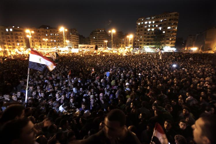 Samling. Folk er samlet på Tahrirpladseni  Kairo. 