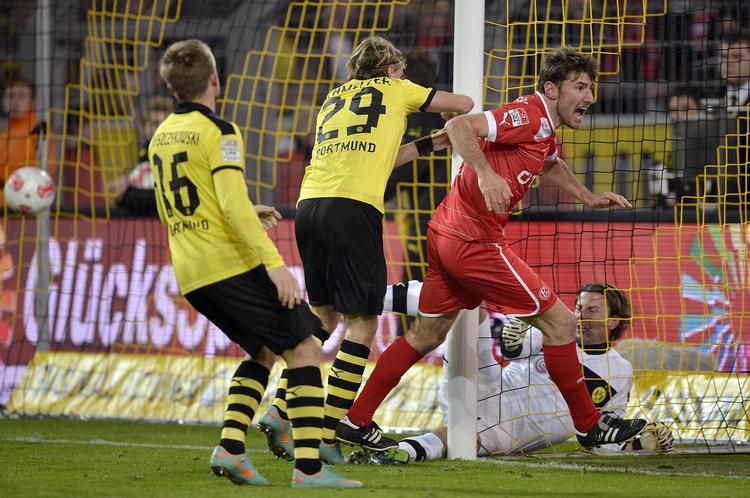 1-1. Det er yderst sjældent, at Dortmund sætter point til på hjemmebane. 