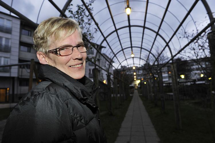 Flygter. Karin Leegaard Hansen fllytter med sin mand til Jylland. Hun er ikke tryg ved at bo i Egedalsvænge længere, forklarer hun. 