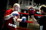 Debutant. Madsen (t.v.) har en aftale om seks MMA-kampe i de kommende to år. 