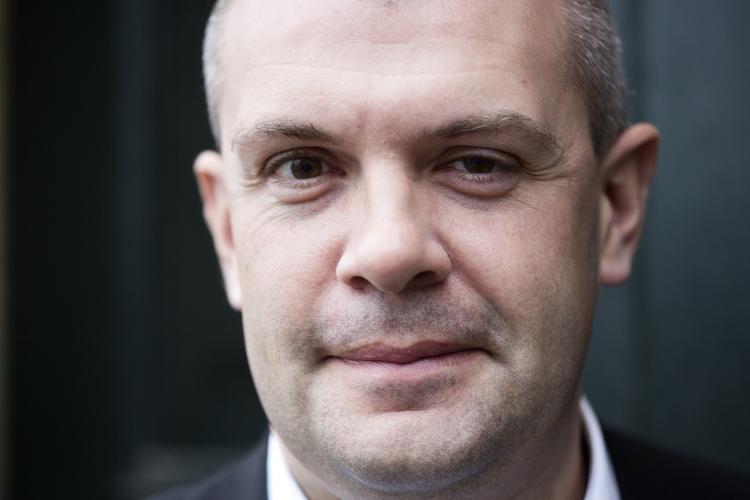 Sparetider. Finansminister Bjarne Corydon mener, at EU's ansatte må tage konsekvensen af finanskrisen og gå ned i løn. 