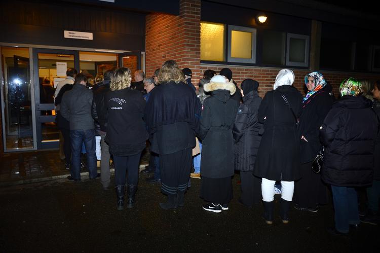 Tilløbsstykke. Mange stod i kø for at komme med til generalforsamlingen. 