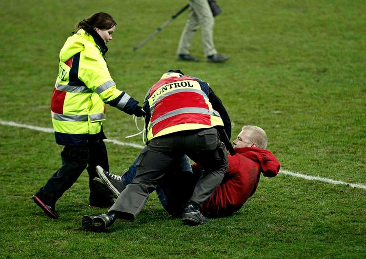 Brøndby-fan anholdes. 